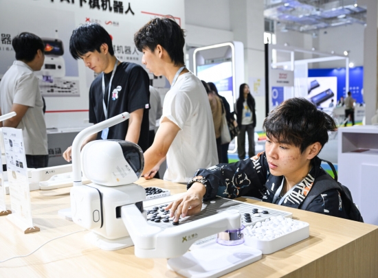 走，去逛2024河北国际工业设计展：跟AI棋手对弈是啥体验