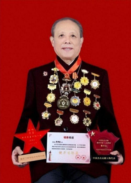 广慈风范 济世救人 国家一级国医大师——曹洪正